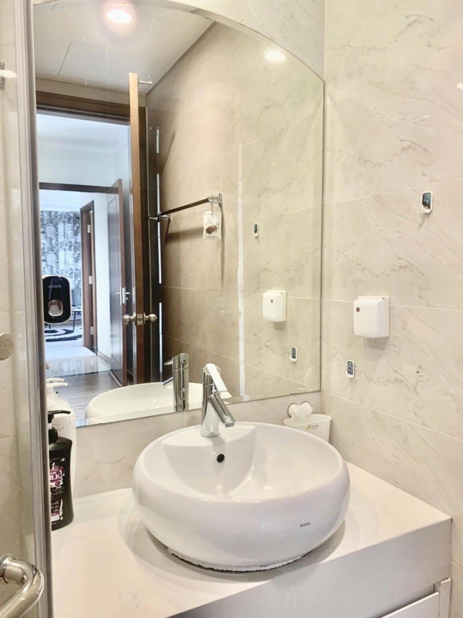 Mott Haven Apart - Vinhomes Central Park, Landmark 81 Area & Ice Rink ホーチミン市 エクステリア 写真